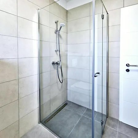 Laura & Nino * プーラ