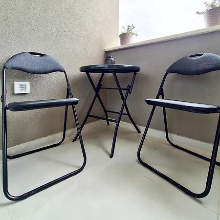 Laura & Nino アパート