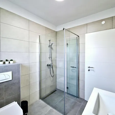 Laura & Nino דירה *